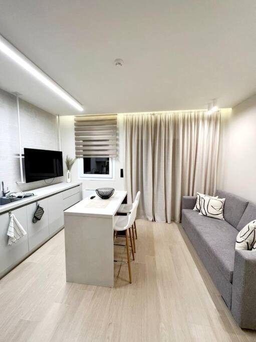 8 Blocks Apartments 1B Alexandroupoli Bagian luar foto